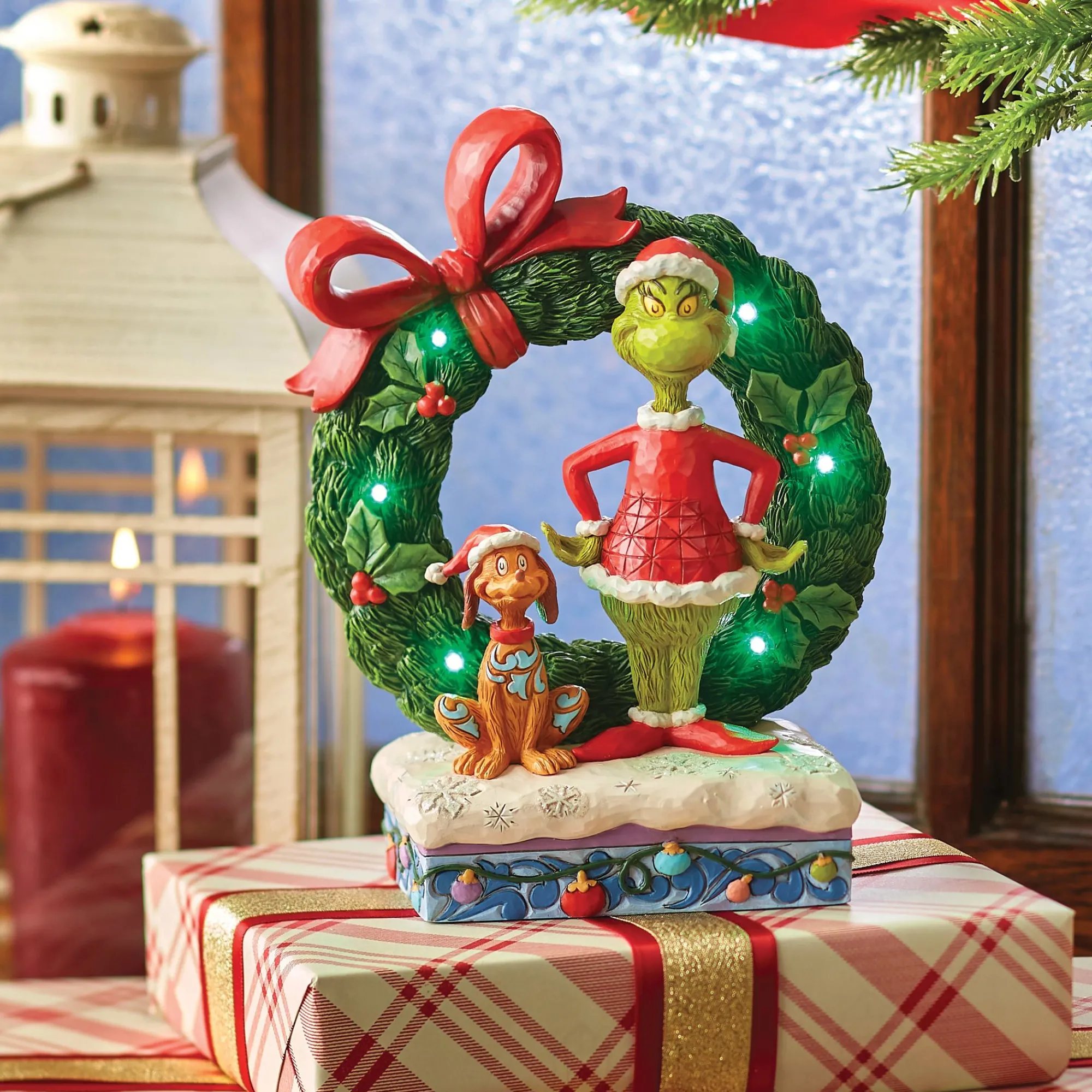 Enesco Gift Figurines | Grinch & Max in Wreath Fig